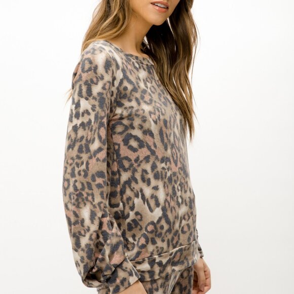 MYSTREE Leopard Print Long Sleeve Top, Soft Brushed Knit Animal Print Pullover - Picture 4 of 8
